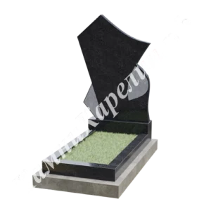 Фигурная стела из чёрного гранита с наклонным верхом и серой вставкой справа