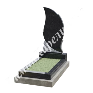 Фигурная вертикальная стела из чёрного гранита сложной формы с изогнутым верхом и срезами по правому краю