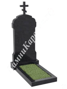 Фигурная вертикальная стела из чёрного гранита с плечиками по верхнему краю и объёмным православным крестом на вершине