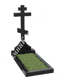 Стела в форме крупного православного креста из чёрного гранита с расширяющимся вогнутым основанием