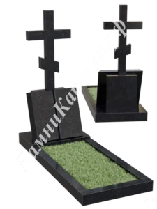 Стела из двух прямоугольных чёрных плит с крупным православным крестом наверху